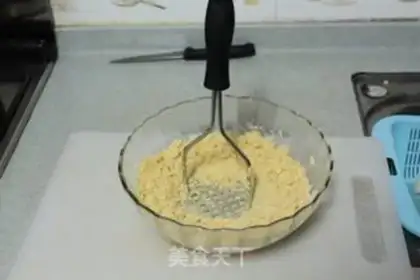 Make Osmanthus and mung bean cake step 2