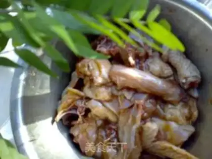 Make Fried Black Chicken in Sauce step 0