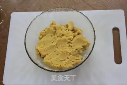 Make Osmanthus and mung bean cake step 5