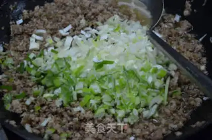 Make Diced eggplant meat sauce noodles stewed step 2