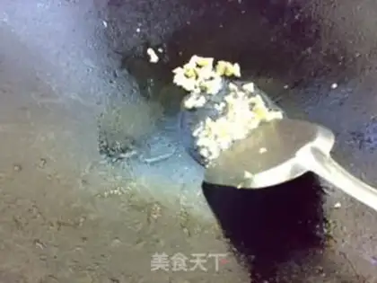 Make Fried Black Chicken in Sauce step 4