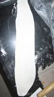 Make sesame paste cake step 2
