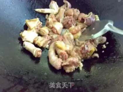 Make Fried Black Chicken in Sauce step 5