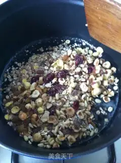 Make Nuts and cereals pie step 5