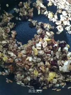 Make Nuts and cereals pie step 6