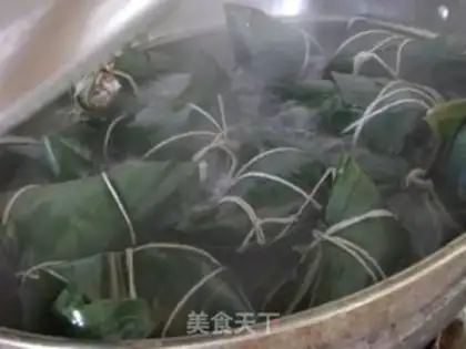 Make zongzi step 5