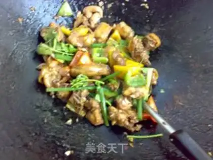 Make Fried Black Chicken in Sauce step 7