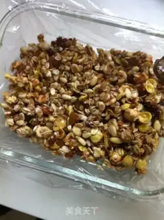 Make Nuts and cereals pie step 7
