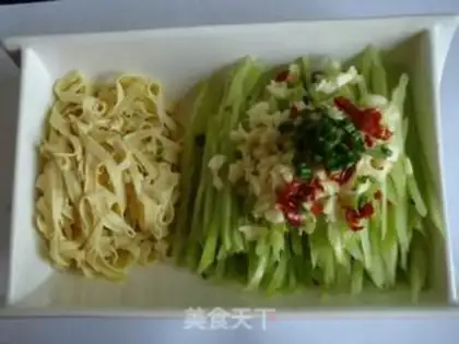 Make Salad lettuce and shredded leaf step 3