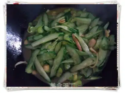 Make stir-fried broad beans with cucumber step 5