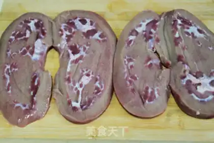 Make Pepper and sesame kidney flower step 0