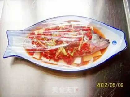 Make Steamed perch with onions, ginger, chopped peppers step 3