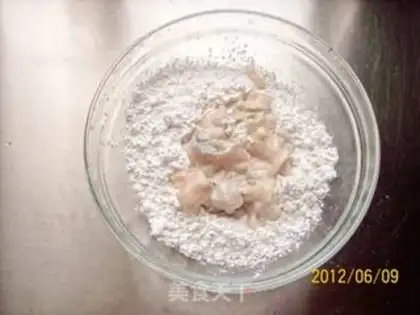 Make Sweet and sour Jingui Hangju Fish step 2