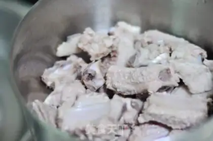 Make Grilled pork ribs with beer step 1