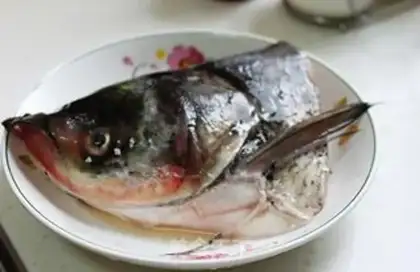 Make chopped pepper fish head step 1