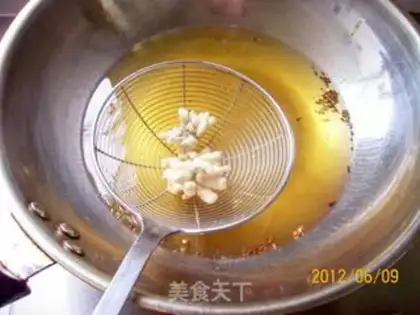 Make Sweet and sour Jingui Hangju Fish step 9