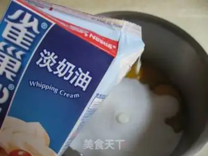 Make egg yolk cream paste step 2