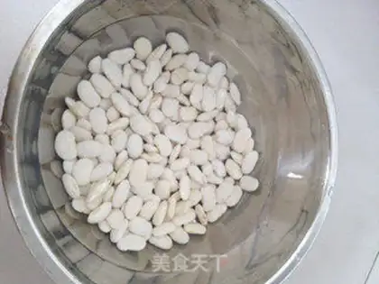 Make Spiced white kidney beans step 1
