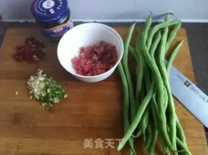 Make Minced pork, olive, green beans step 0