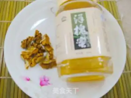 Make honey walnut water step 0