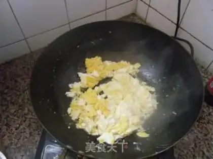 Make Scrambled eggs with rice straw step 0