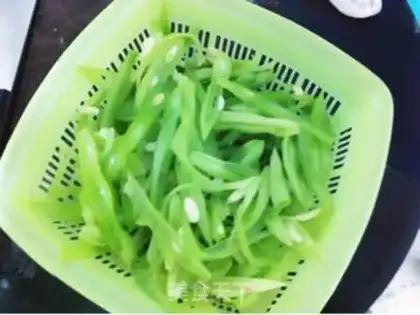 Make Stewed green beans with carrot step 3