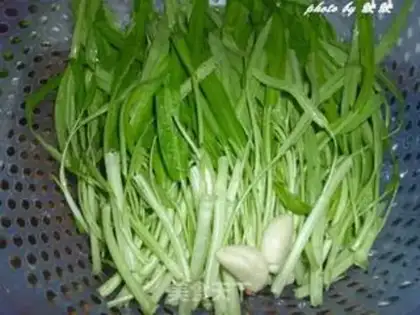 Make Stir-fried water cabbage with bean paste in Puning step 1
