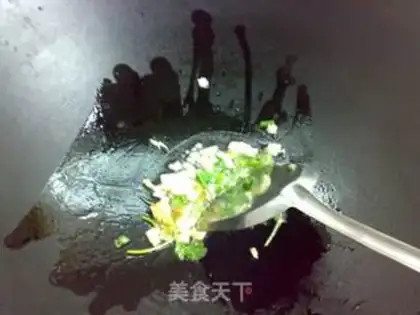 Make Steamed ginger and shallot with small flower spots step 4
