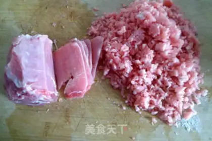 Make Northeast Chinese cabbage dumplings step 2