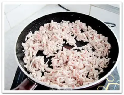 Make Shredded pork in Beijing sauce step 5