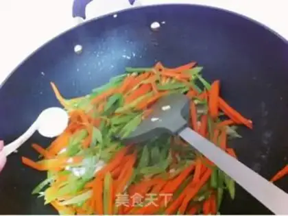 Make Stewed green beans with carrot step 7