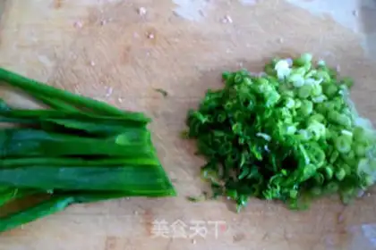 Make Northeast Chinese cabbage dumplings step 4
