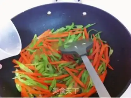 Make Stewed green beans with carrot step 8