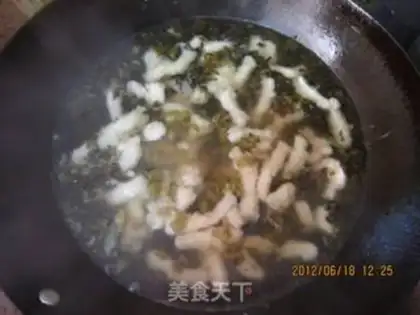 Make Sauteed vegetable and shredded pork soup step 2