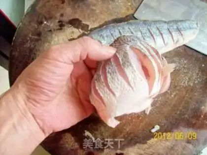 Make Roasted perch with shallots and mushrooms step 1