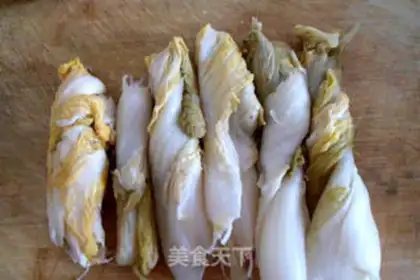 Make Northeast Chinese cabbage dumplings step 8