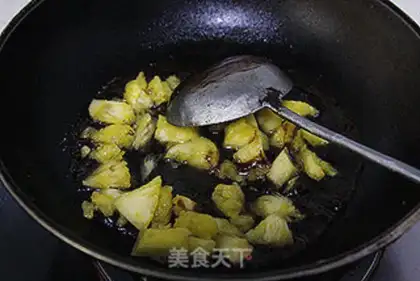 Make Sweet and sour pork with spicy pineapple step 4