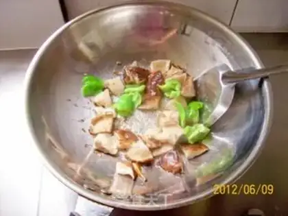 Make Roasted perch with shallots and mushrooms step 5