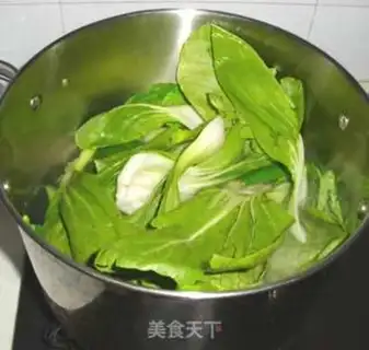 Make Green vegetables and pork wonton step 4
