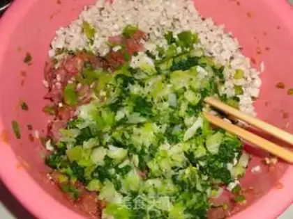 Make Green vegetables and pork wonton step 6