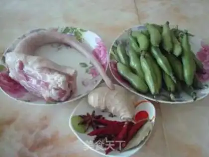 Make Braised pork tail with broad beans step 0