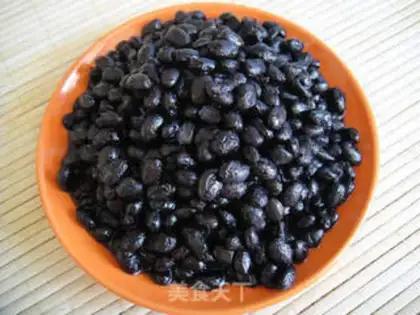Make Black bean sweet date rice dumplings step 7