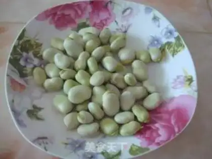 Make Braised pork tail with broad beans step 1