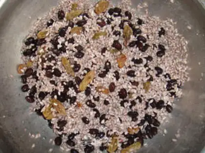 Make Black bean sweet date rice dumplings step 9