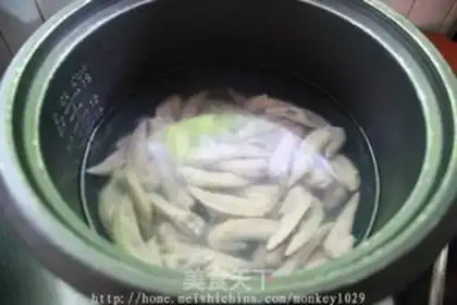Make Braised fins with spicy potatoes step 1
