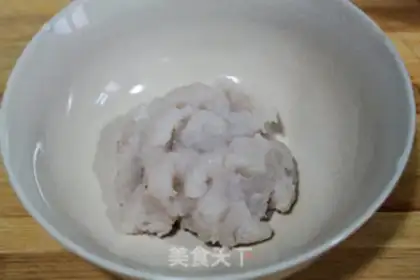 Make Egg skin perch roll step 1
