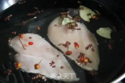 Make Shredded chicken with pepper and rice noodles step 0