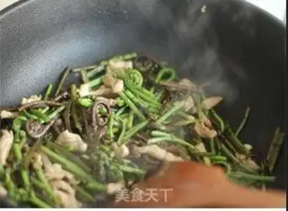 Make stir-fried shredded pork with monkey leg vegetables step 6