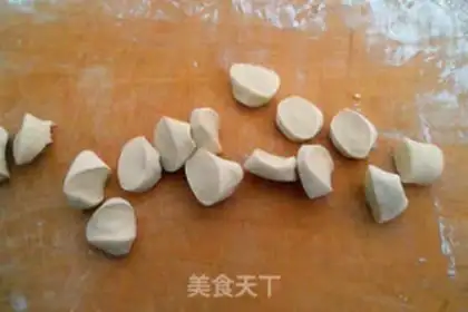 Make Northeast Chinese cabbage dumplings step 19