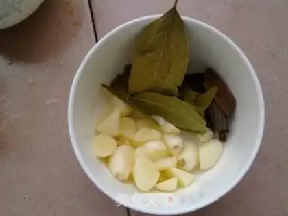 Make Spicy Maotai-flavored chicken legs step 2